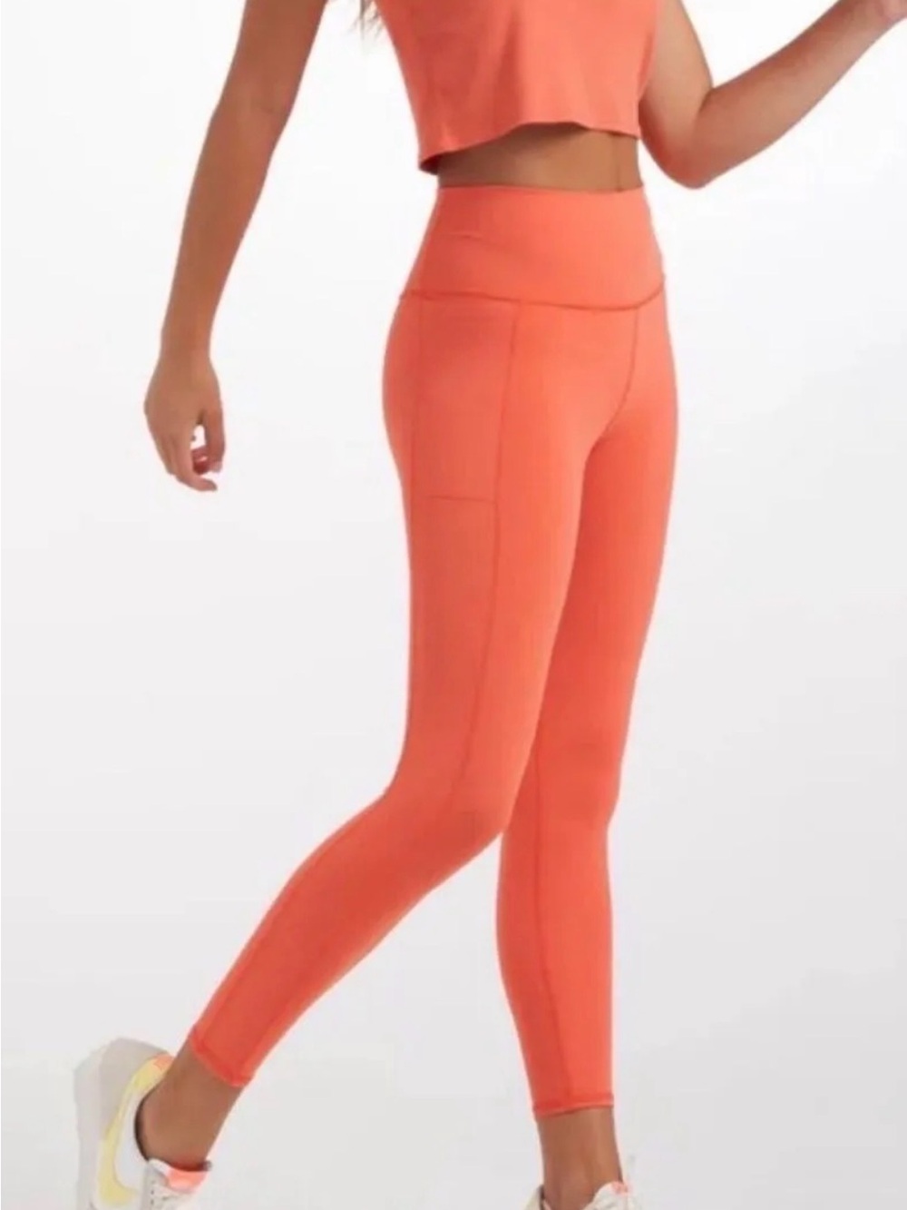 77. NWT Vuori Studio Pocket Legging Pant Grapefruit Sz XL